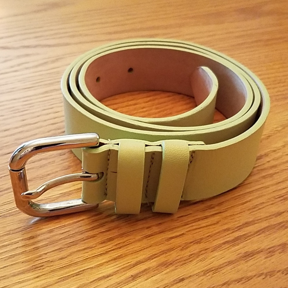 Talbots 1.25 in. green leather belt. size L.